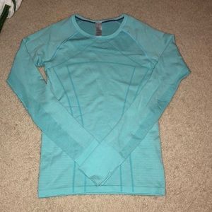 Long sleeve Ivivva stretch shirt💙